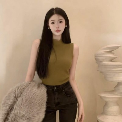 Knitted sleeveless top